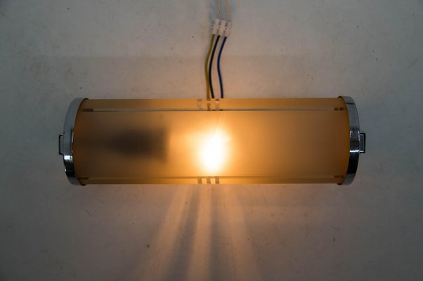 Art deco top fluorescent light fixtures