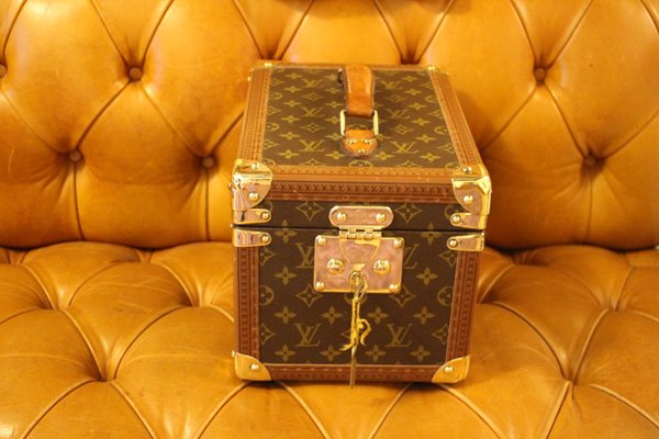 Vanity case Louis Vuitton coffret a bijoux Louis Vuitton coffret Louis  Vuitton  Les Puces de Paris SaintOuen