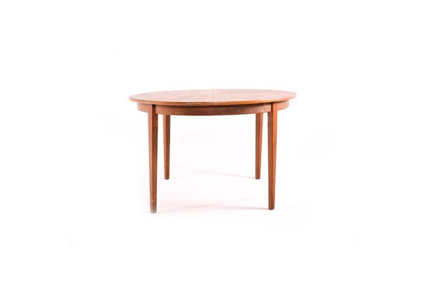 Danish Round Extendable Oak Dining, Danish Extendable Round Oval Dining Table Oak