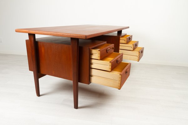 Mobler desk deals