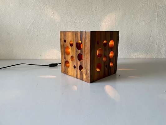 Wood store cube lamp