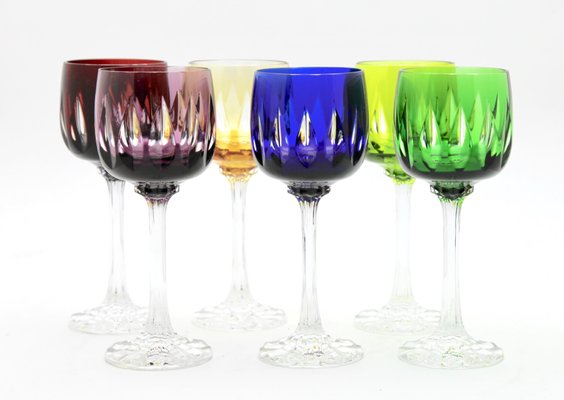 https://cdn20.pamono.com/p/g/1/1/1148916_v7lj4xo404/cut-to-clear-crystal-stem-glasses-with-colored-overlay-from-lausitzer-set-of-6-7.jpg