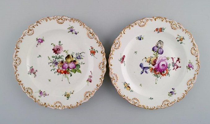 Piatti antichi in porcellana con fiori dipinti a mano di Meissen