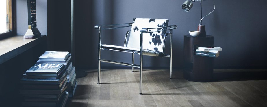 LC1 Chair by Le Corbusier, Pierre Jeanneret & Charlotte Perriand