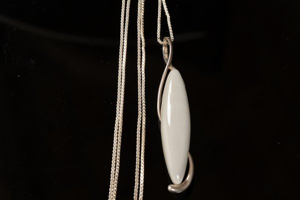 Porcelain pendant necklace best sale