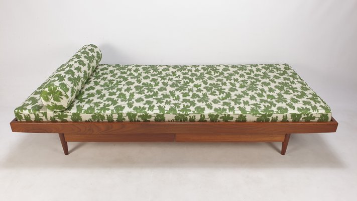 Mid century full outlet daybed