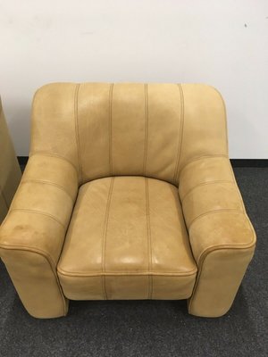 Cream leather lounge chairs hot sale