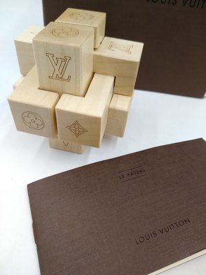 LOUIS VUITTON Pateki puzzle Novelty object Wood Beige