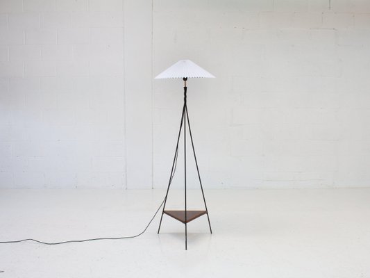 Triangular floor lamp top