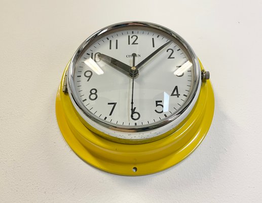 Orologio da parete vintage giallo di Citizen Navy, anni '70 in vendita su  Pamono
