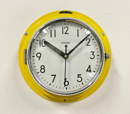 Orologio da parete vintage giallo di Citizen Navy, anni '70 in vendita su  Pamono