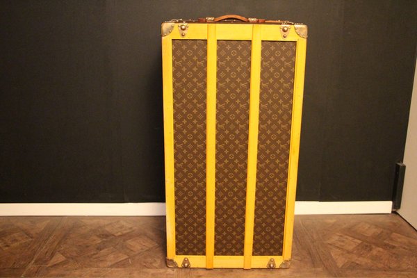Lot - An early 20th Century steamer trunk by Louis Vuitton LV monogrammed  canvas case, Louis Vuitton marked brass rivets, reinforced corners