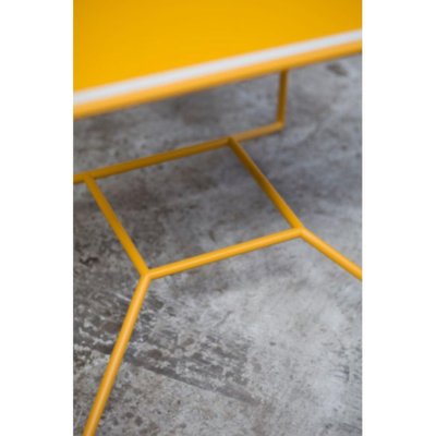 Mesas de centro One on One amarillas de Maria Scarpulla. Juego de 2 en  venta en Pamono