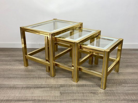 Beistelltische aus Messing, Glas & Chrom, 1970er, 3er Set bei Pamono kaufen