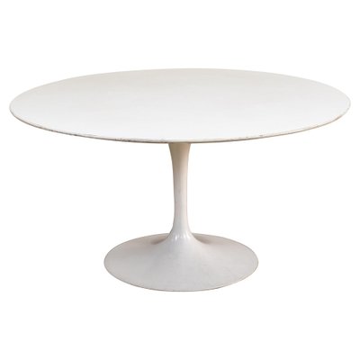 White Pedestal Dining Table In Aluminum, Can A 54 Round Table Seat 6