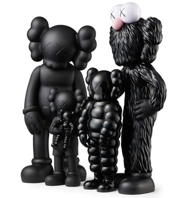 Kaws, Familienfiguren, Schwarze Version, 2021, Bemaltes Guss-Vinyl