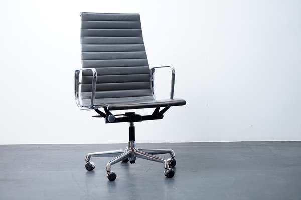 Mid Century Model EA 119 Swivel Chair by Charles Ray Eames for