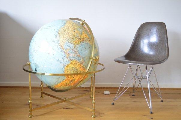 Petit Globe Terrestre De Table En Bois Et Laiton – Artisanal – 25 Cm – Époque Indéterminée