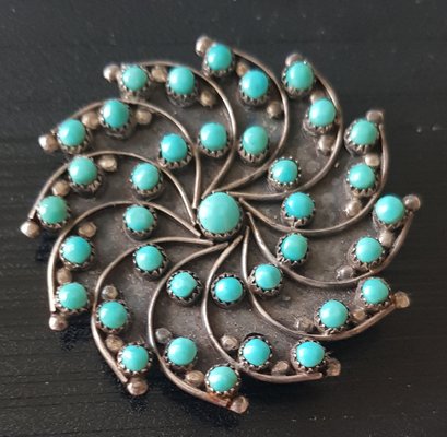 Petit Mid-Century Turquoise and Silver Zuni Point Sun Wheel Brooch 