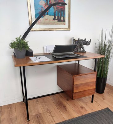 Small modern desk outlet
