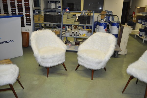 White fluffy lounge chair hot sale