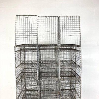 Wire mesh shoe storage top