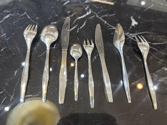 https://cdn20.pamono.com/p/g/1/2/1223969_oqew913axn/orly-95-piece-cutlery-set-from-christofle-set-of-95-2.jpg