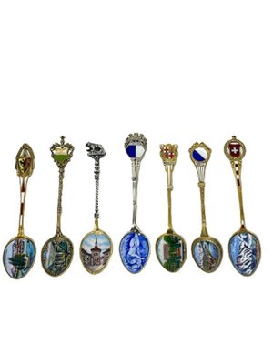 Onze Cuillères En Argent à Décor De Rocailles Et Cartouche. Dans Un Ecrin Poincon Tete De Sanglier Poids 144 G