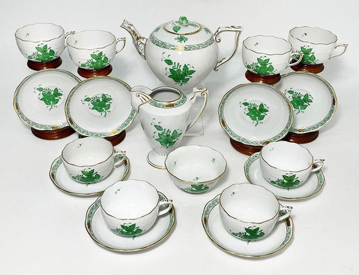 https://cdn20.pamono.com/p/g/1/2/1224959_af4u7kohq1/chinese-bouquet-apponyi-green-porcelain-tea-set-from-herend-hungary-set-of-11-2.jpg