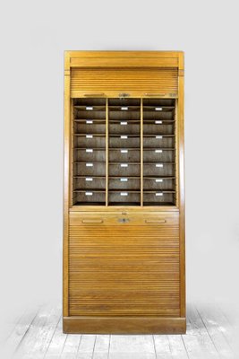 Roller shutter outlet filing cabinet