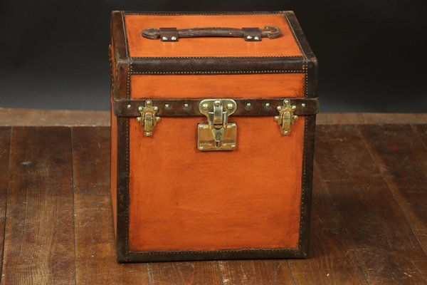 Baúl para sombreros naranja de Louis Vuitton en venta en Pamono