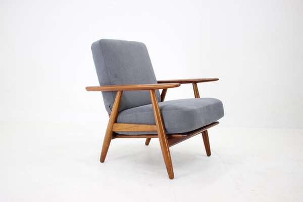 Danish GE-240 Chair in Oak by Hans J. Wegner, 1950s for sale at Pamono