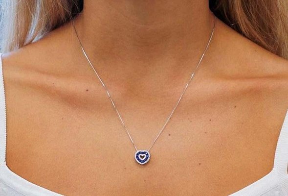 Heart Shaped Pendant Necklace in 18K 
