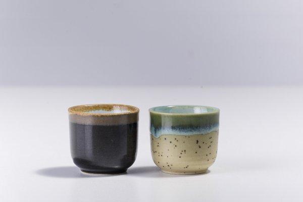 Tasses à Thé Sake en Céramique Raku Verte et Dorée de Laab Milano
