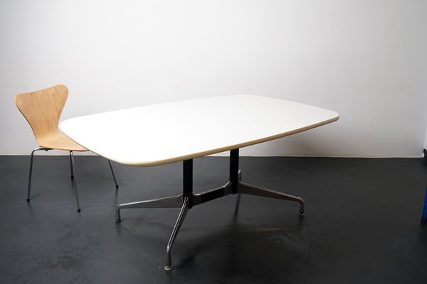 Verwachting omroeper afdrijven Mid-Century Conference Table with Boat Formed Shape by Charles & Ray Eames  for Vitra, 1960s for sale at Pamono