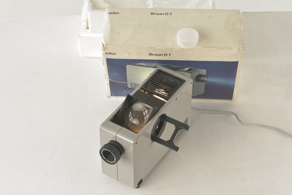 BRAUN Projecteur de Diapositive Novanat E130 - Obsolète