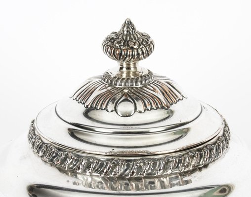 https://cdn20.pamono.com/p/g/1/2/1258477_64mzcqzn30/19th-century-regency-sheffield-silver-plated-tea-urn-16.jpg