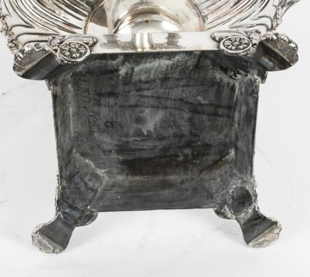 https://cdn20.pamono.com/p/g/1/2/1258477_n7zcasywiy/19th-century-regency-sheffield-silver-plated-tea-urn-18.jpg