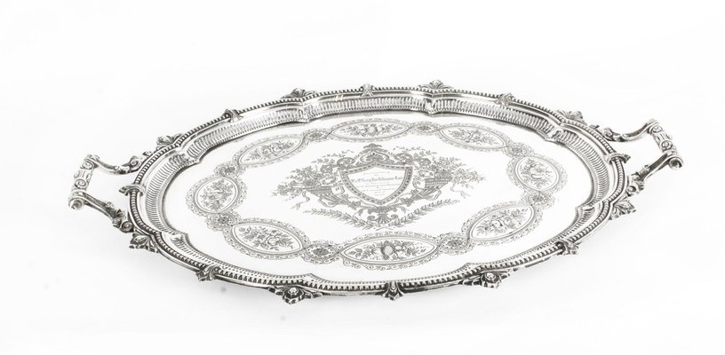 Viktorianisches ovales versilbertes Tablett von Mappin & Webb, 19 