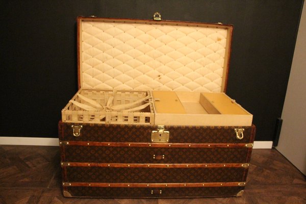 Monogrammed Trunk from Louis Vuitton, 1920s for sale at Pamono