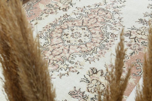 Vintage Floral Rug in Beige Pink for sale at Pamono