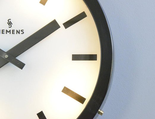 Orologio da fabbrica grande con luce di Siemens, anni '60 in vendita su  Pamono