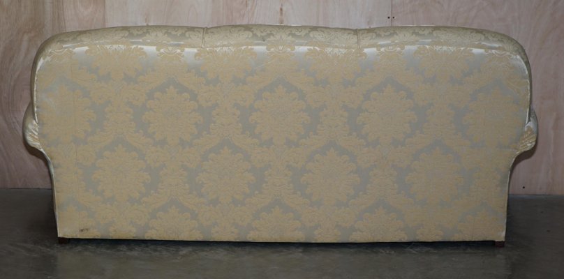 Club Suite vittoriano con tappezzeria damascata, divano e poltrona