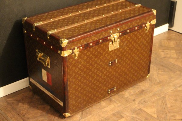 Wardrobe Trunk from Louis Vuitton, 1920 for sale at Pamono
