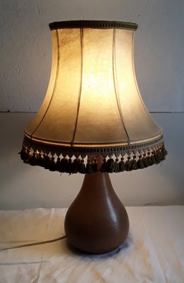 Lampada da tavolo a forma di pera in ceramica marrone, anni '70 in vendita  su Pamono