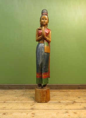 Große östliche Lady Statue aus lackiertem Holz bei Pamono kaufen