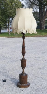 Lampada da terra Art Déco in legno tornito con paralume in tessuto, Italia,  anni '30 in vendita su Pamono