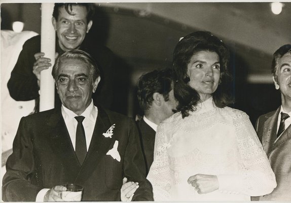 Jackie Kennedy Onassis en la recepción en Grecia, 1968, fotografía en  blanco y negro