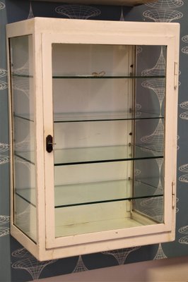 Vintage surface on sale mount medicine cabinet