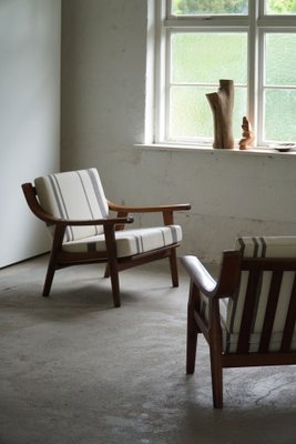 Danish Modern Ge 530 Lounge Chairs In Savak Wool By Hans J Wegner For Getama 1960s Set Of 2 For Sale At Pamono